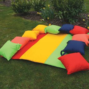 Outdoor Showerproof Nylon Padded Mat | Creative Activity